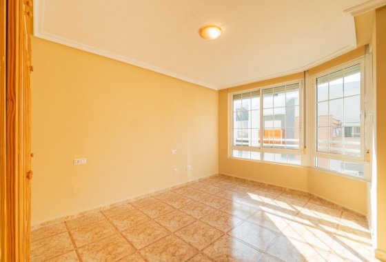 Apartment / flat - Resale - Torrevieja - Centro