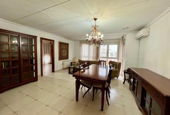 Apartment / flat - Resale - Torrevieja - Centro