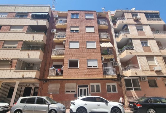 Apartment / flat - Resale - Torrevieja - Centro