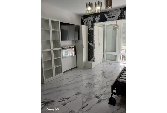 Apartment / flat - Resale - Torrevieja - Centro