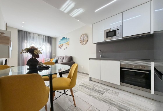 Apartment / flat - Resale - Torrevieja - Playa del Cura