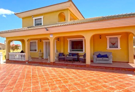 Chalet - Reventa - Torrevieja - MOV-41540
