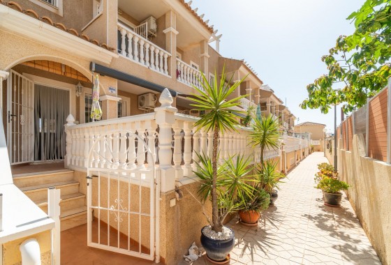 Villa - Location à long terme - Orihuela Costa - Las Mimosas