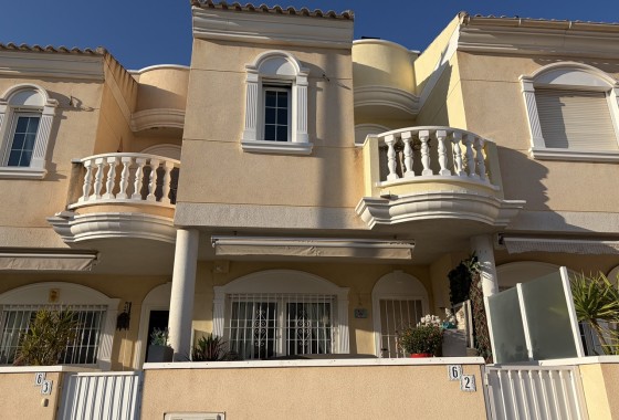 Villa - Resale - Heredades - Heredades