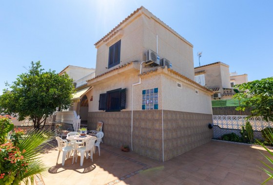 Villa - Resale - Torrevieja - IC-95401