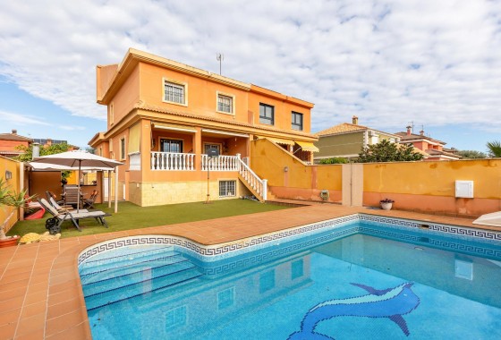 Villa - Resale - Torrevieja - IC-96919