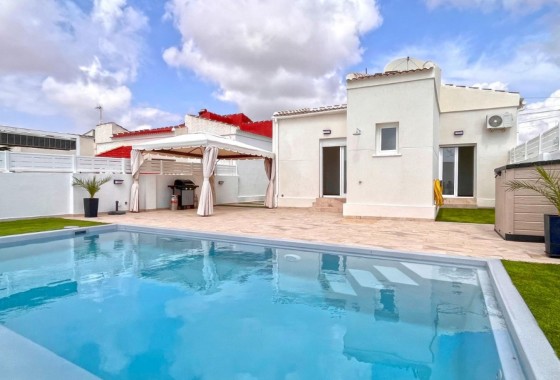 Villa - Resale - Torrevieja - San Luis