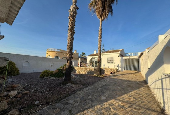 Villa - Resale - Torrevieja - San luis