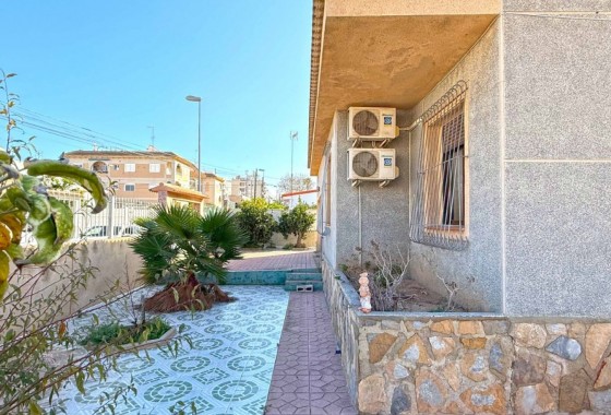 Villa - Resale - Torrevieja - Torrevieja