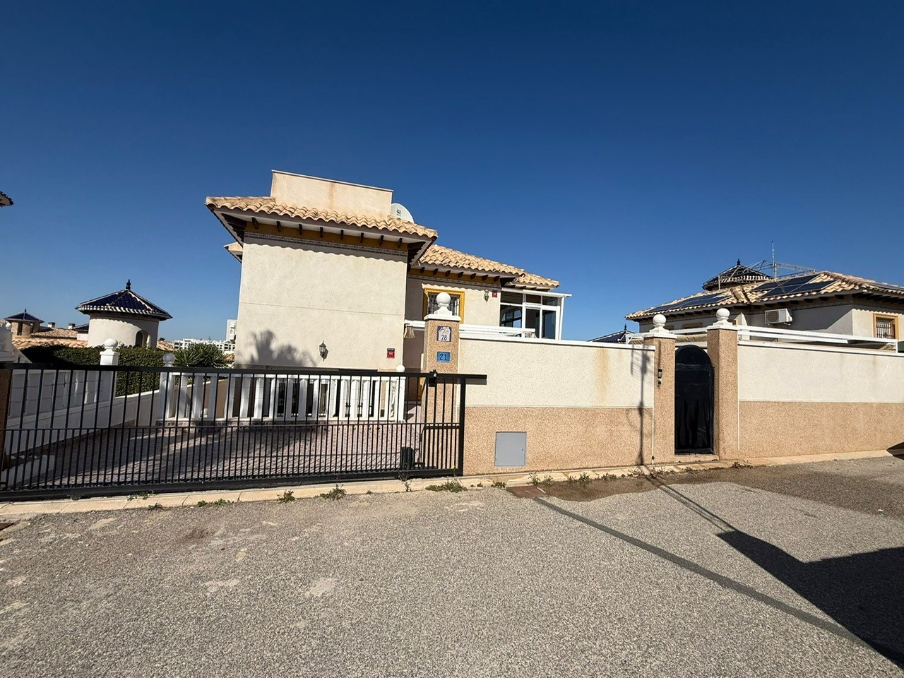 Vrijstaande villa te koop in Orihuela Costa