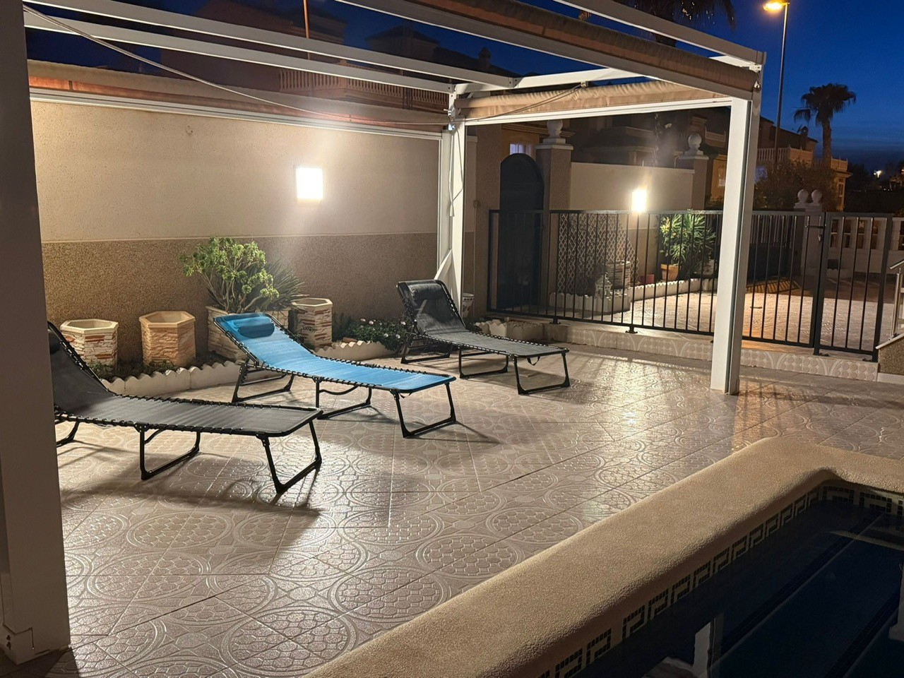 Vrijstaande villa te koop in Orihuela Costa