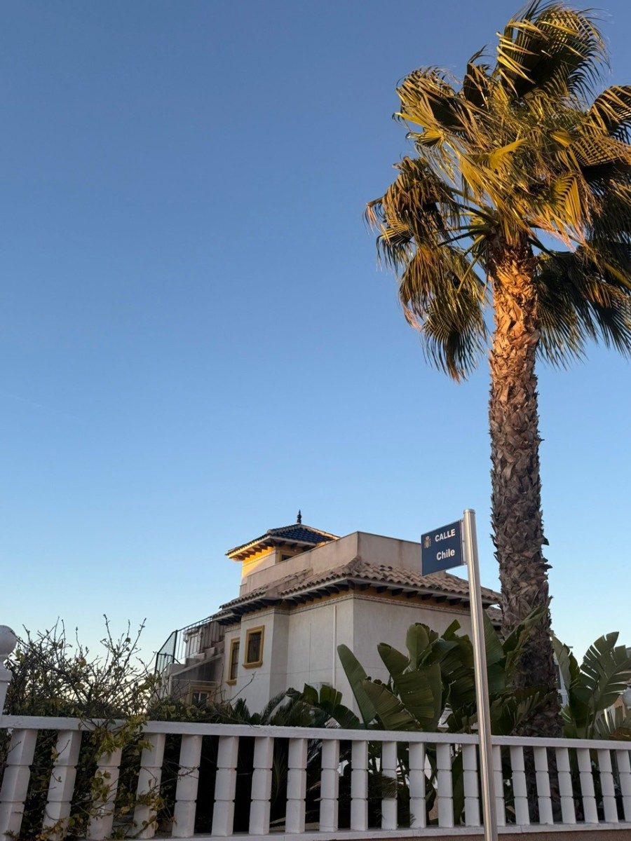 Vrijstaande villa te koop in Orihuela Costa