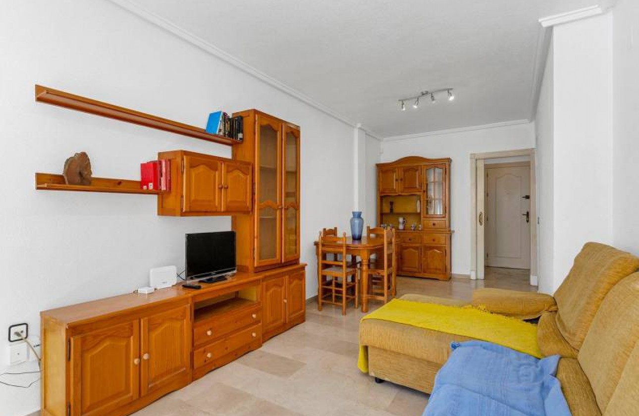 Resale - Apartment / flat - Torrevieja - La Mata pueblo