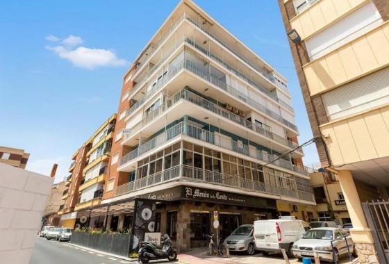 Resale - Apartment / flat - Torrevieja - Paseo maritimo