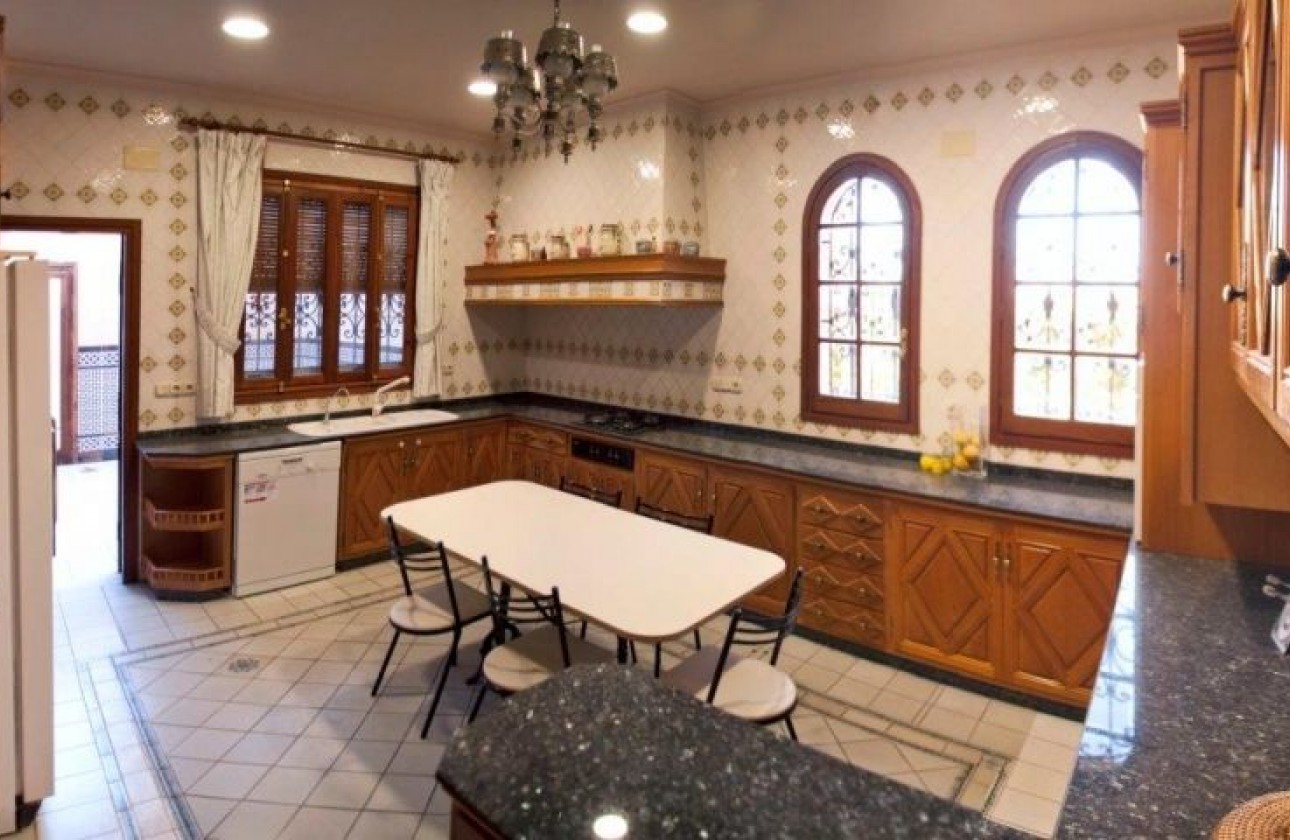 Resale - Villa - Orihuela Costa