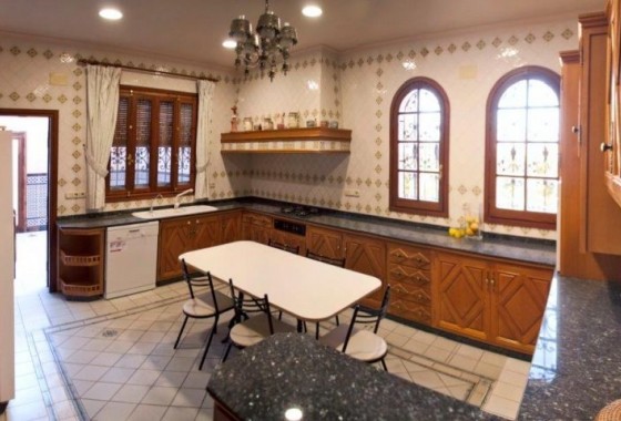 Resale - Villa - Orihuela Costa