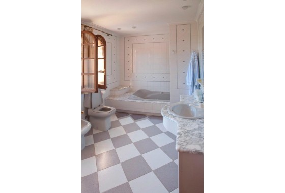 Resale - Villa - Orihuela Costa