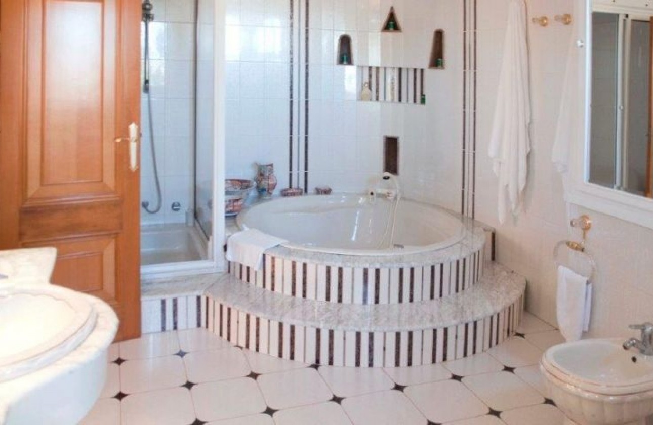 Resale - Villa - Orihuela Costa