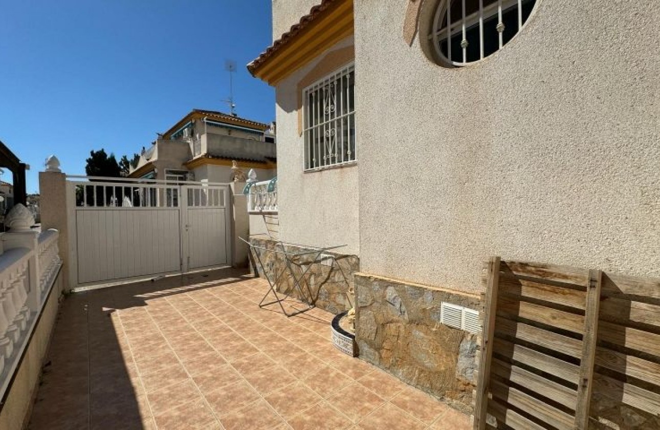 Resale - Villa - Orihuela Costa