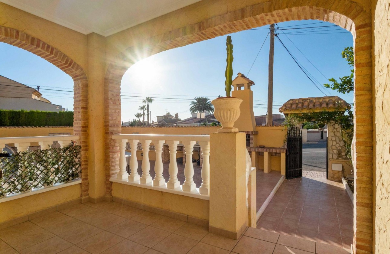 Resale - Villa - Orihuela Costa - La Florida