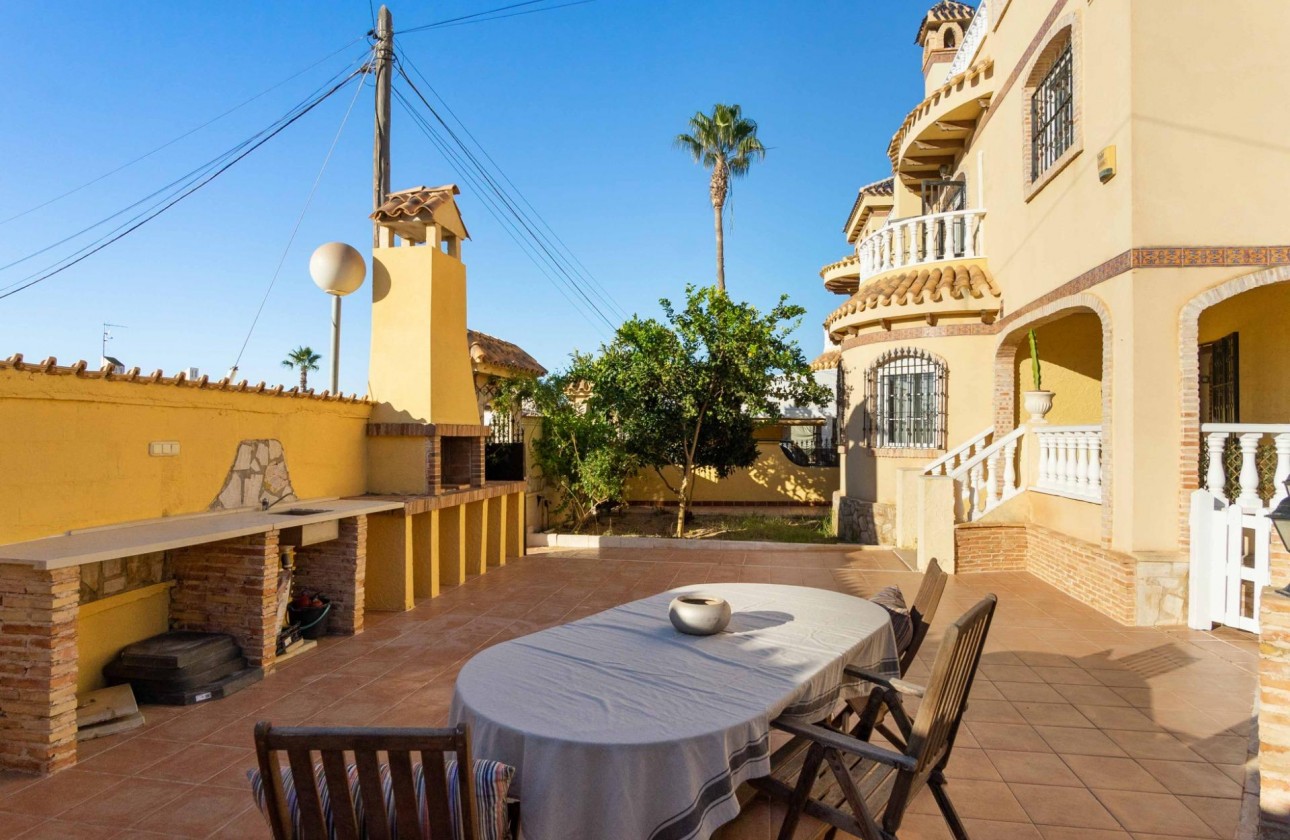 Resale - Villa - Orihuela Costa - La Florida