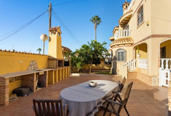 Resale - Villa - Orihuela Costa - La Florida