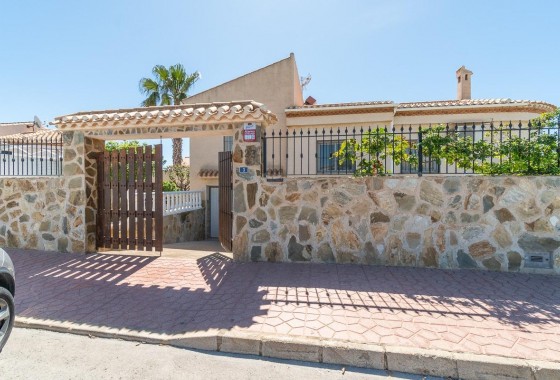 Resale - Villa - Orihuela Costa - Playa Flamenca