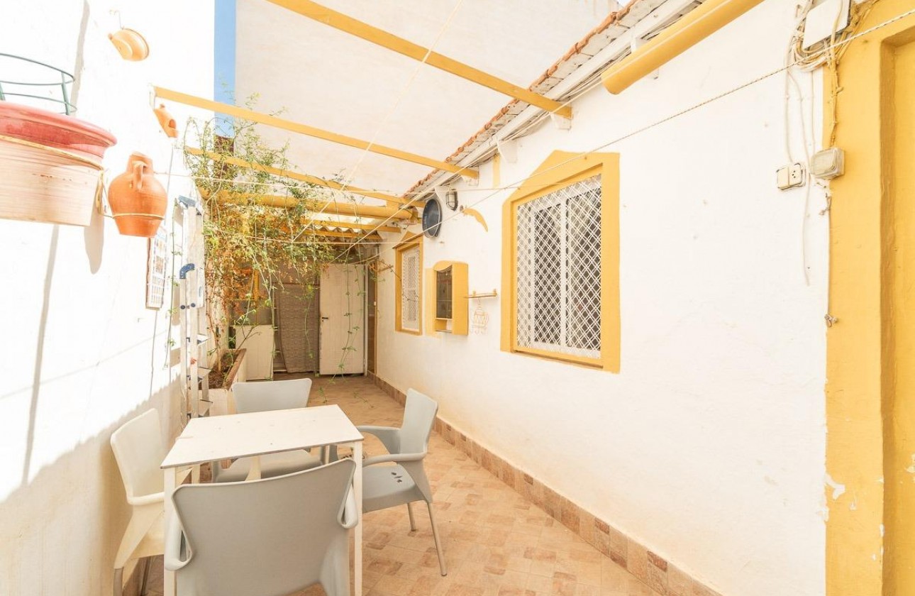 Resale - Apartment / flat - Torrevieja - Playa de los Naufragos