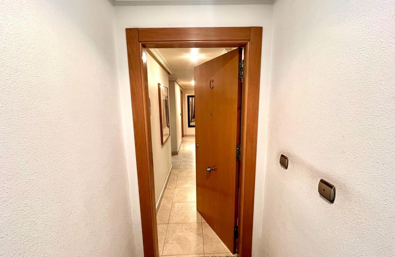 Resale - Apartment / flat - Torrevieja - Puerto