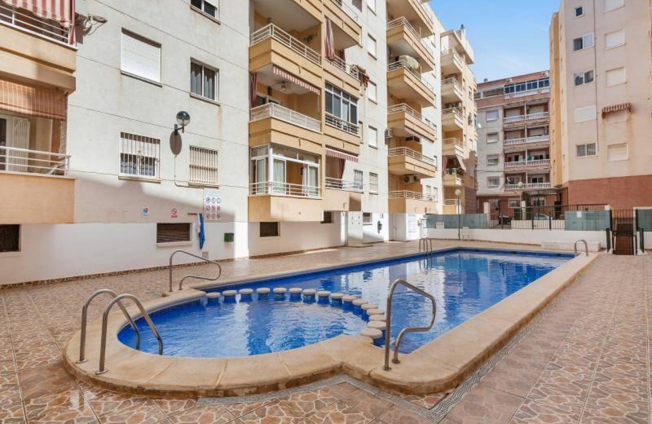 Resale - Apartment / flat - Torrevieja - Estacion de autobuses