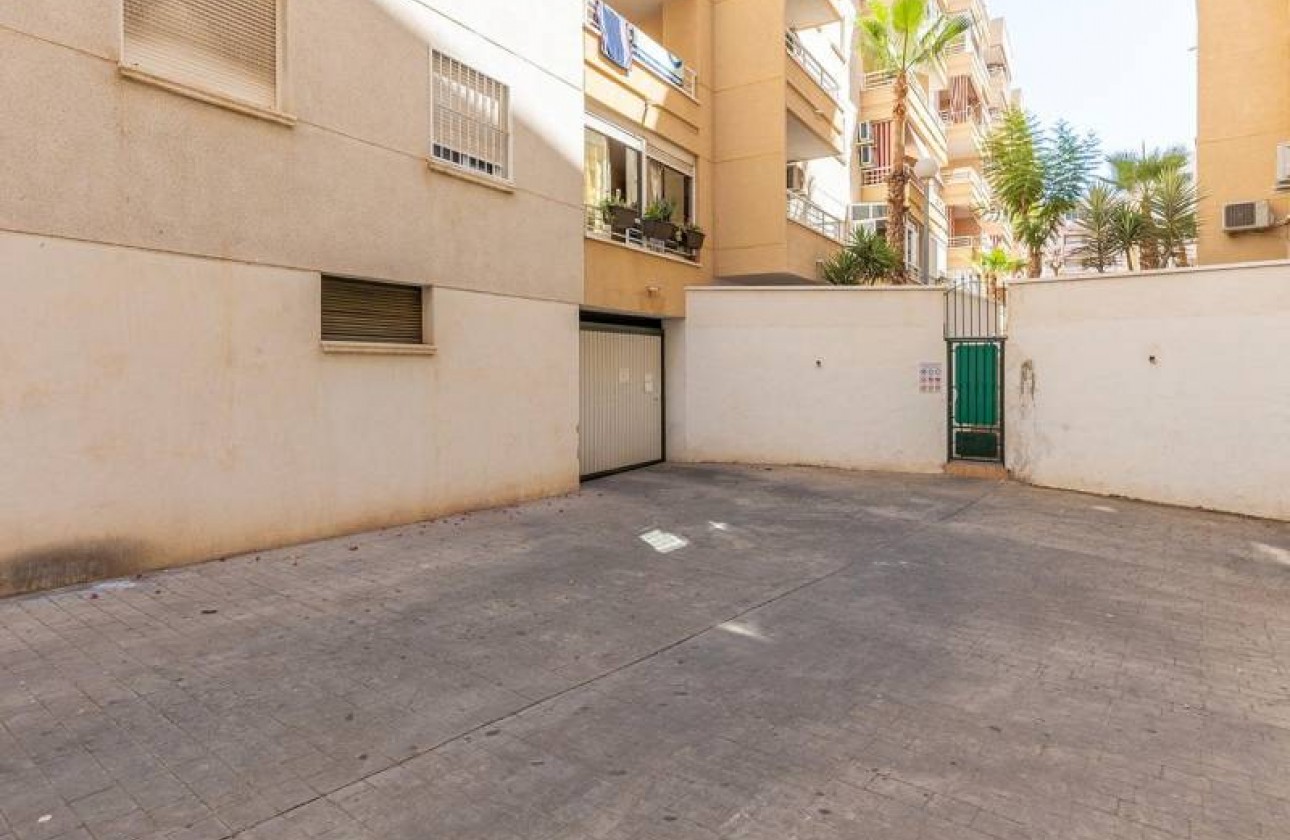 Resale - Apartment / flat - Torrevieja - Estacion de autobuses