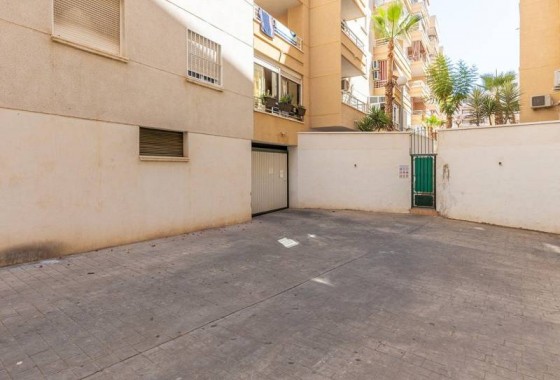 Resale - Apartment / flat - Torrevieja - Estacion de autobuses