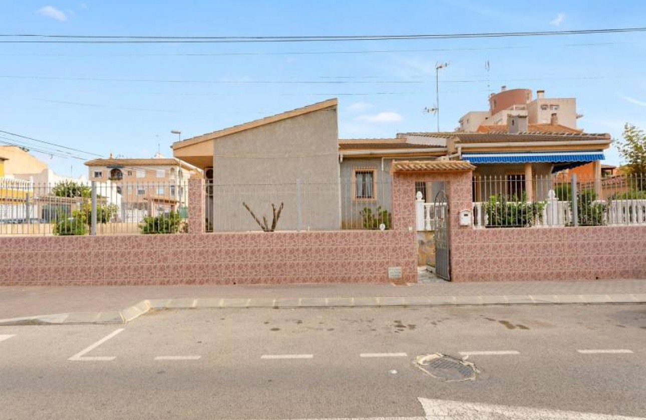 Revente - Single family house - Torrevieja - Nueva Torrevieja