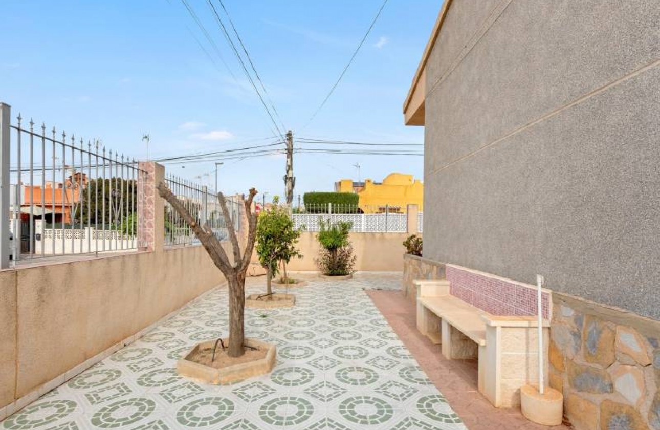 Revente - Single family house - Torrevieja - Nueva Torrevieja