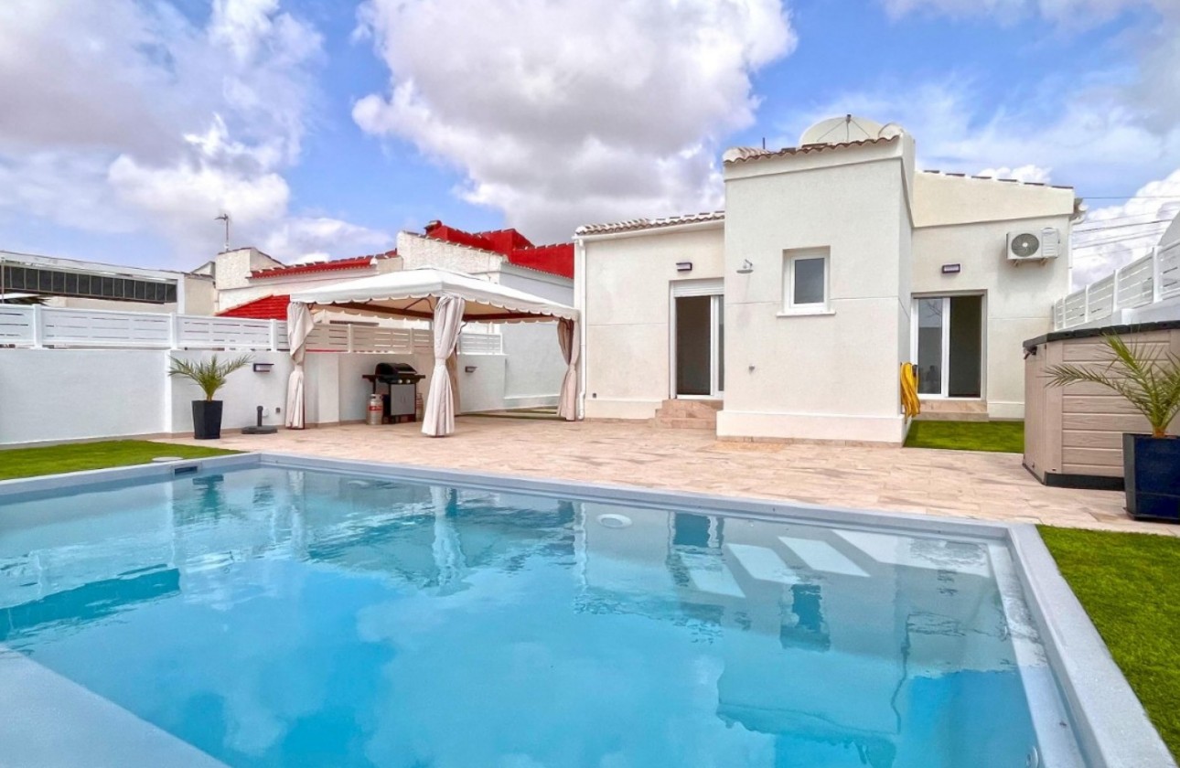 Resale - Villa - Torrevieja - San Luis