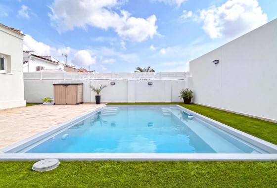 Resale - Villa - Torrevieja - San Luis