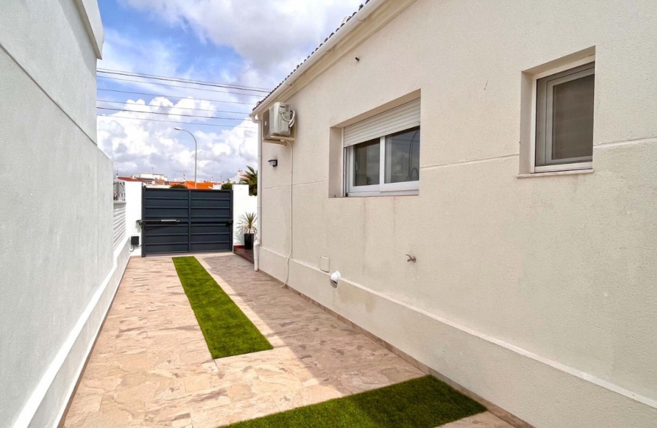 Resale - Villa - Torrevieja - San Luis