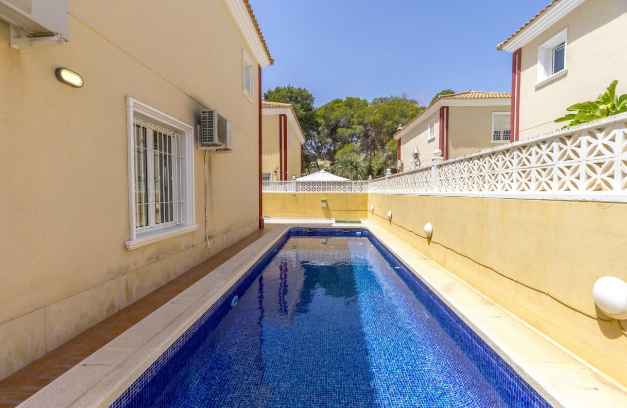 Resale - Villa - Orihuela Costa - Campoamor