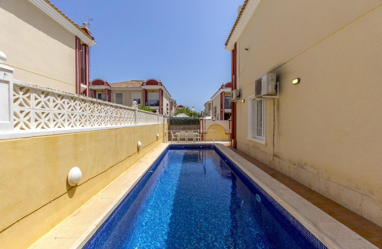 Resale - Villa - Orihuela Costa - Campoamor