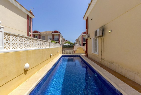 Resale - Villa - Orihuela Costa - Campoamor