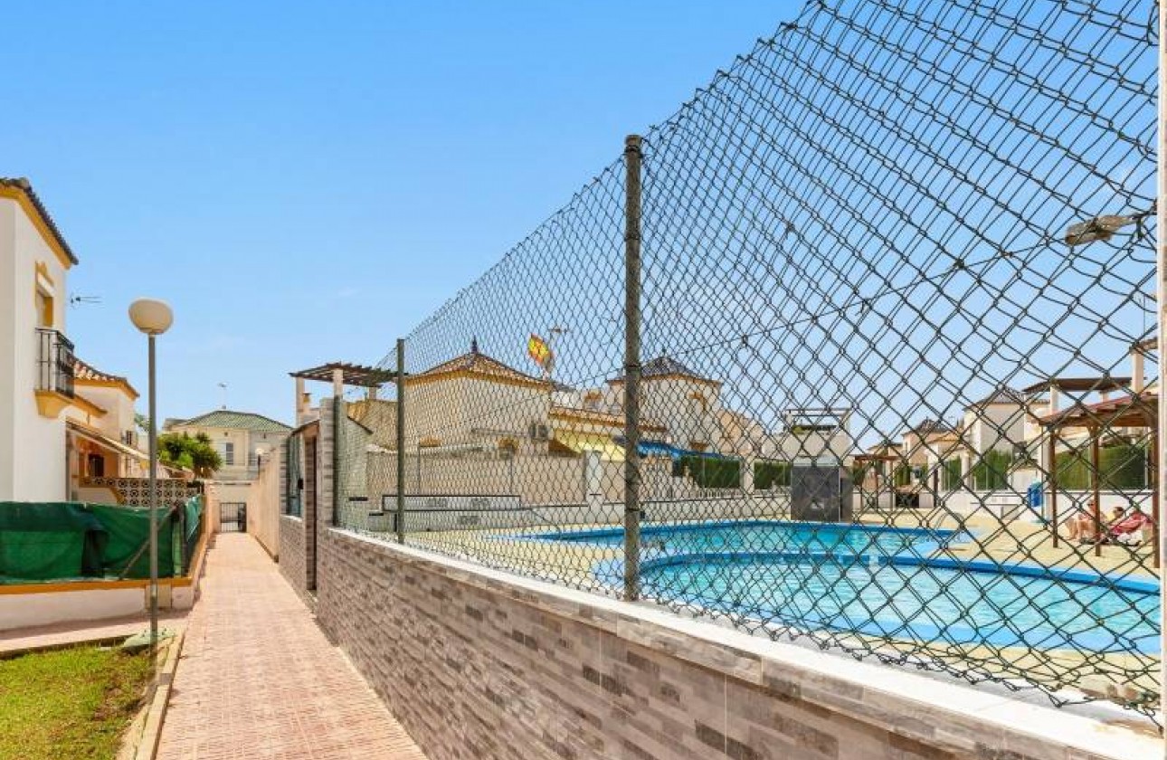 Resale - Villa - Torrevieja - Los altos