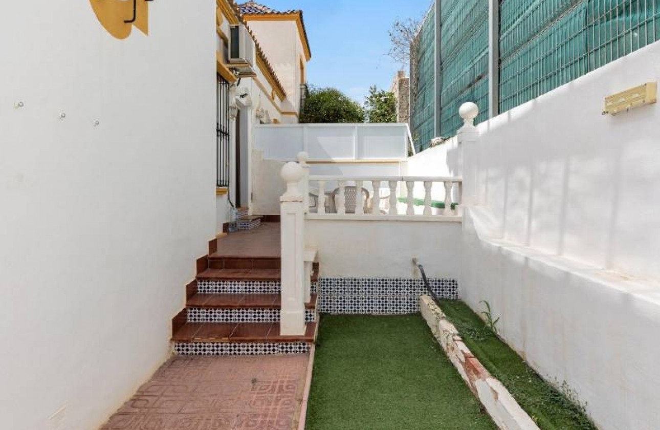 Resale - Villa - Torrevieja - Los altos