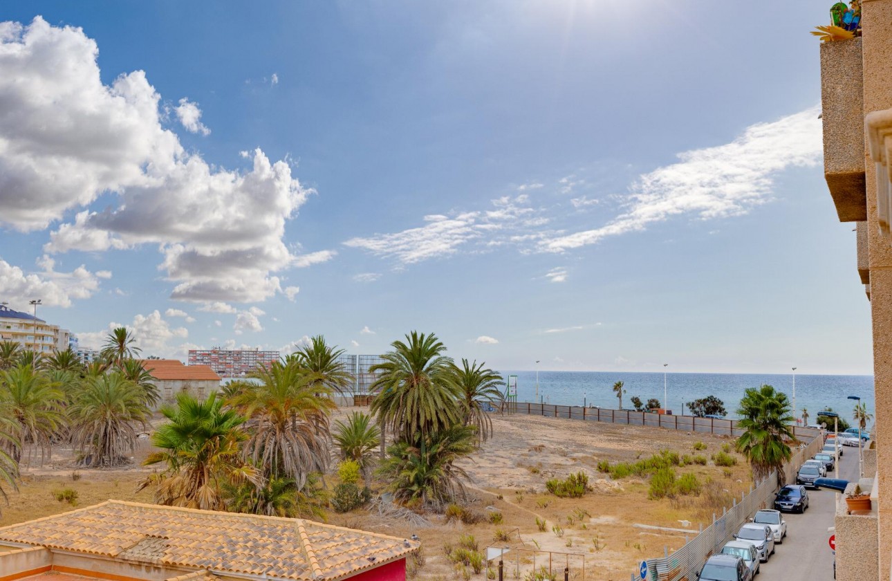 Resale - Apartment / flat - Torrevieja - Playa de Los Locos-Curva del Palangre