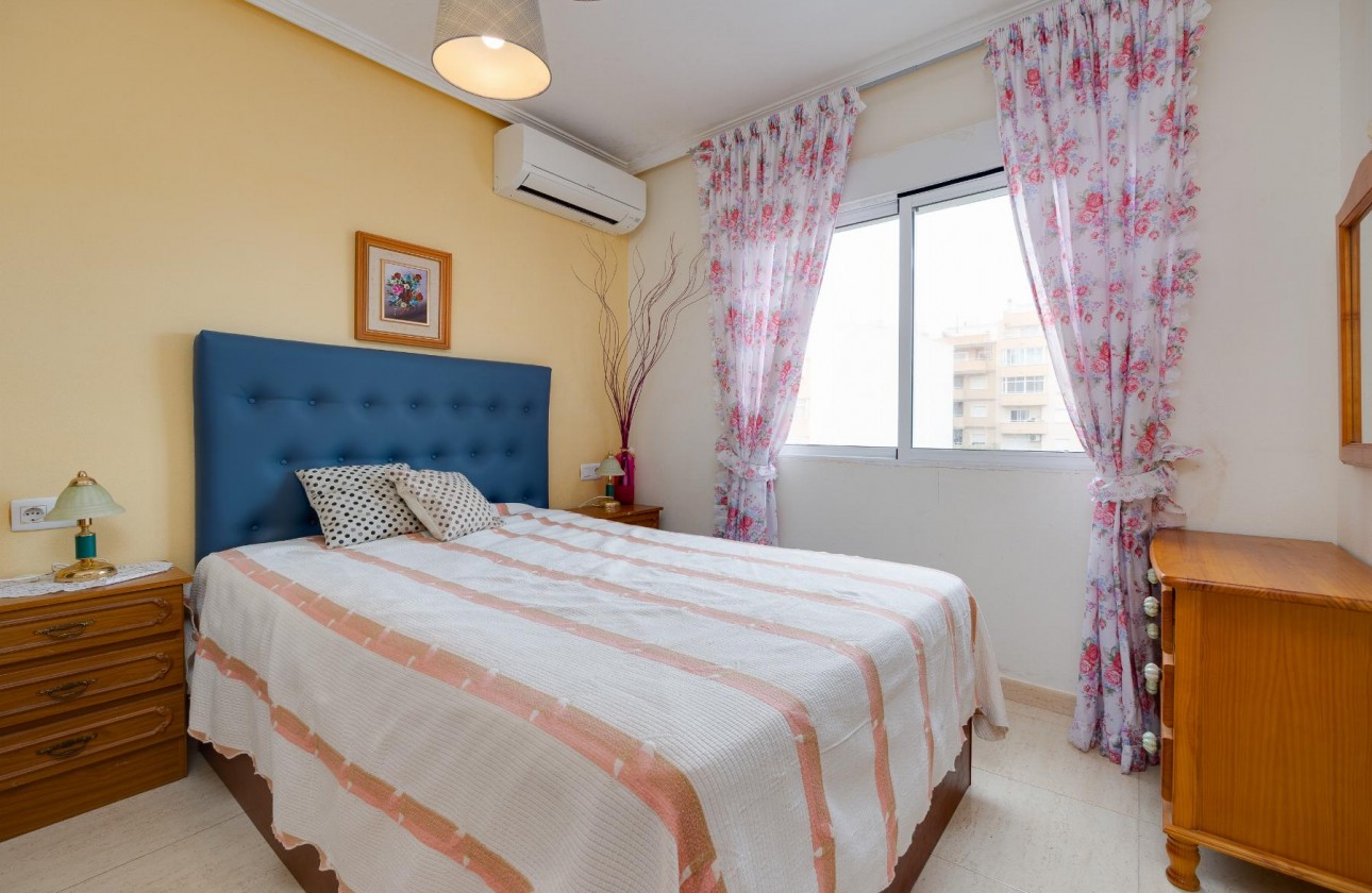 Resale - Apartment / flat - Torrevieja - Playa de Los Locos-Curva del Palangre