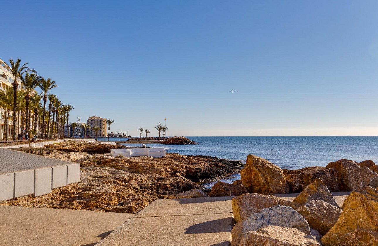 Resale - Apartment / flat - Torrevieja - Playa de Los Locos-Curva del Palangre