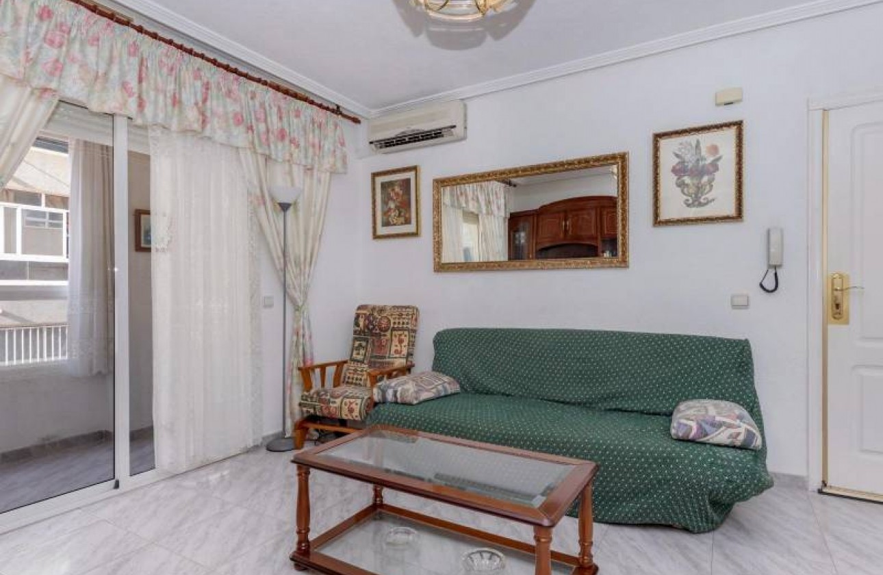 Resale - Apartment / flat - Torrevieja - Estacion de autobuses