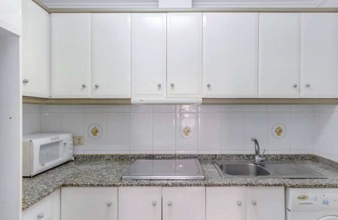 Resale - Apartment / flat - Torrevieja - Estacion de autobuses