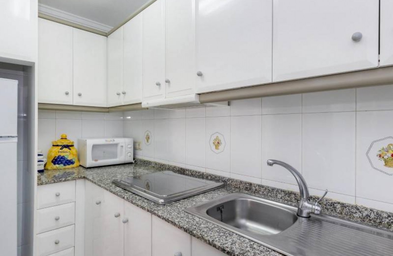 Resale - Apartment / flat - Torrevieja - Estacion de autobuses