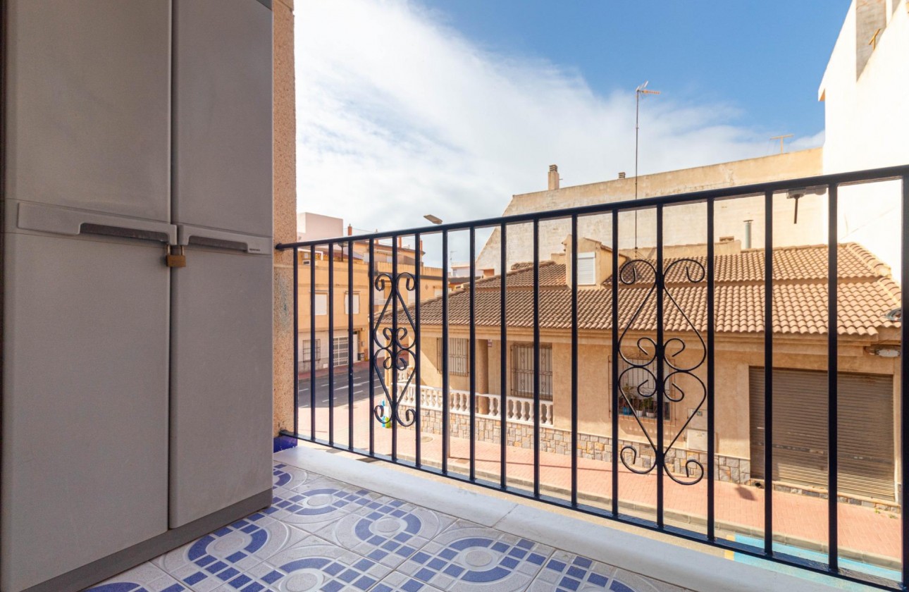 Resale - Apartment / flat - Torrevieja - Playa de los Naufragos