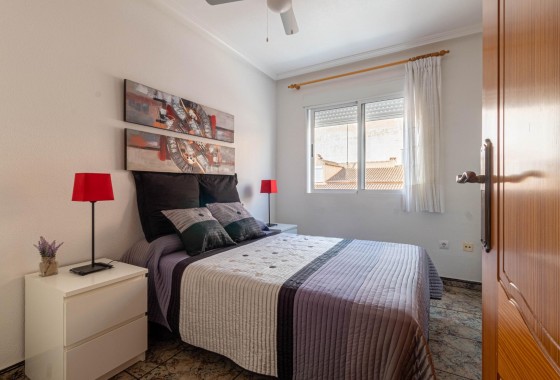 Resale - Apartment / flat - Torrevieja - Playa de los Naufragos